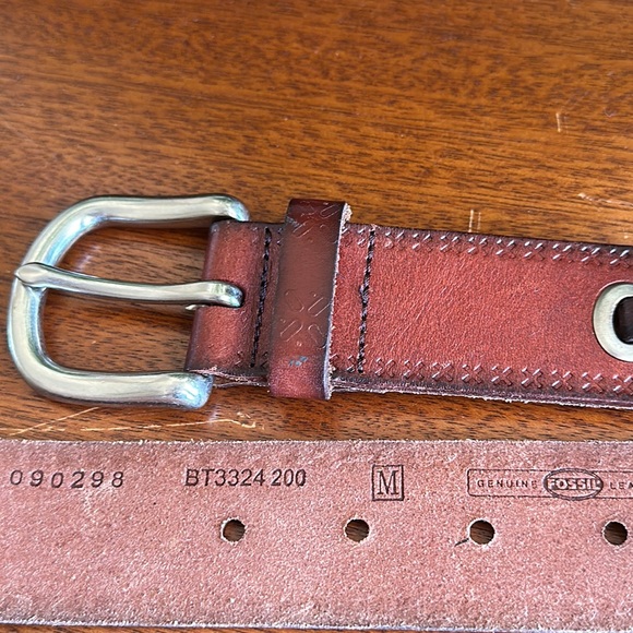 Fossil Genuine leather Belt Brass / Silver Buckle hardware embossed sz Medium - Picture 7 of 16